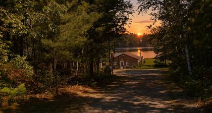 Lakefront Cabin on Lake Elni-Kayaks-Firepit-Sunsetperfect for relaxing getaway