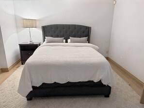 4 bedrooms, desk, iron/ironing board, WiFi - Spacious, Peaceful & Perfectly Located - 4BR,4BA (London)