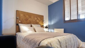 1 bedroom, iron/ironing board, travel crib, WiFi - Paul Riquet's Birthplace - Les Halles View - A/C (Tourcoing)