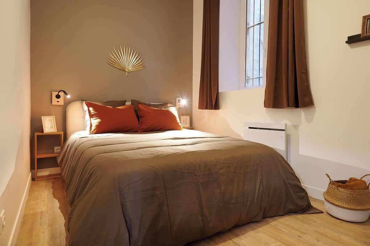 1 bedroom, iron/ironing board, travel crib, WiFi