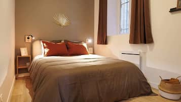 1 bedroom, iron/ironing board, travel crib, WiFi