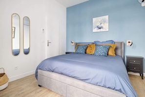 1 bedroom, iron/ironing board, travel crib, WiFi - Luxury Stay with view Les Halles, balcony, A/C (Béziers)
