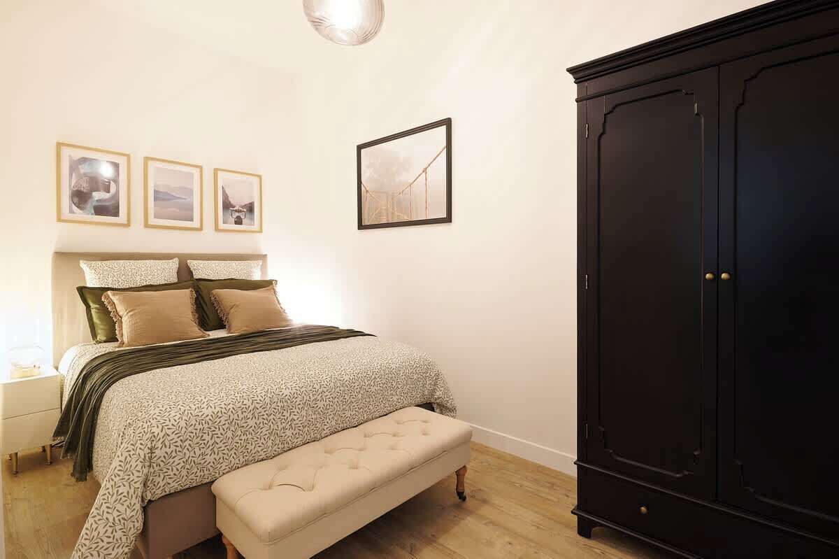 2 bedrooms, iron/ironing board, travel cot, WiFi