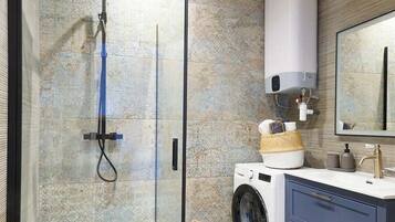 Dusche, Haartrockner, Shampoo