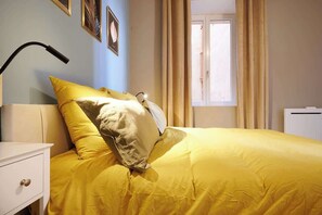 Room - Prestige stay with les Halles view, A/C (Béziers)