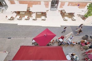 Outdoor dining - Cozy flat, Halles view, AC · MyLocTravel (Béziers)