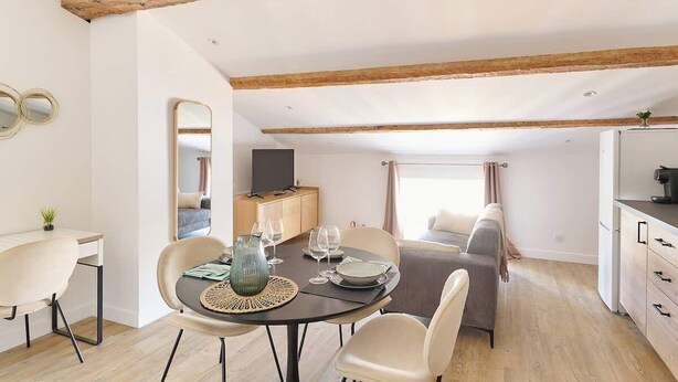 Unclassified image, 1 of 16, button - MyLocTravel ✧ Snug flat facing Les Halles, AC (Béziers)