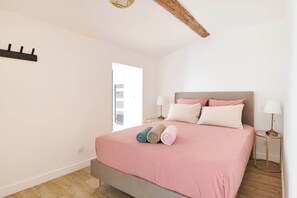 1 chambre, fer et planche à repasser, lit parapluie, Wi-Fi