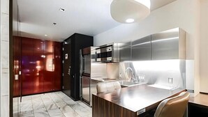 Deluxe-Suite, Balkon, Stadtblick | Eigene Küche