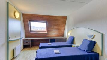 1 bedroom, WiFi (free), bed sheets