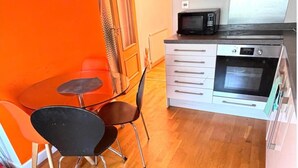 Dining - Apartment Sleeps 8 in Fulham-chelsea (London)