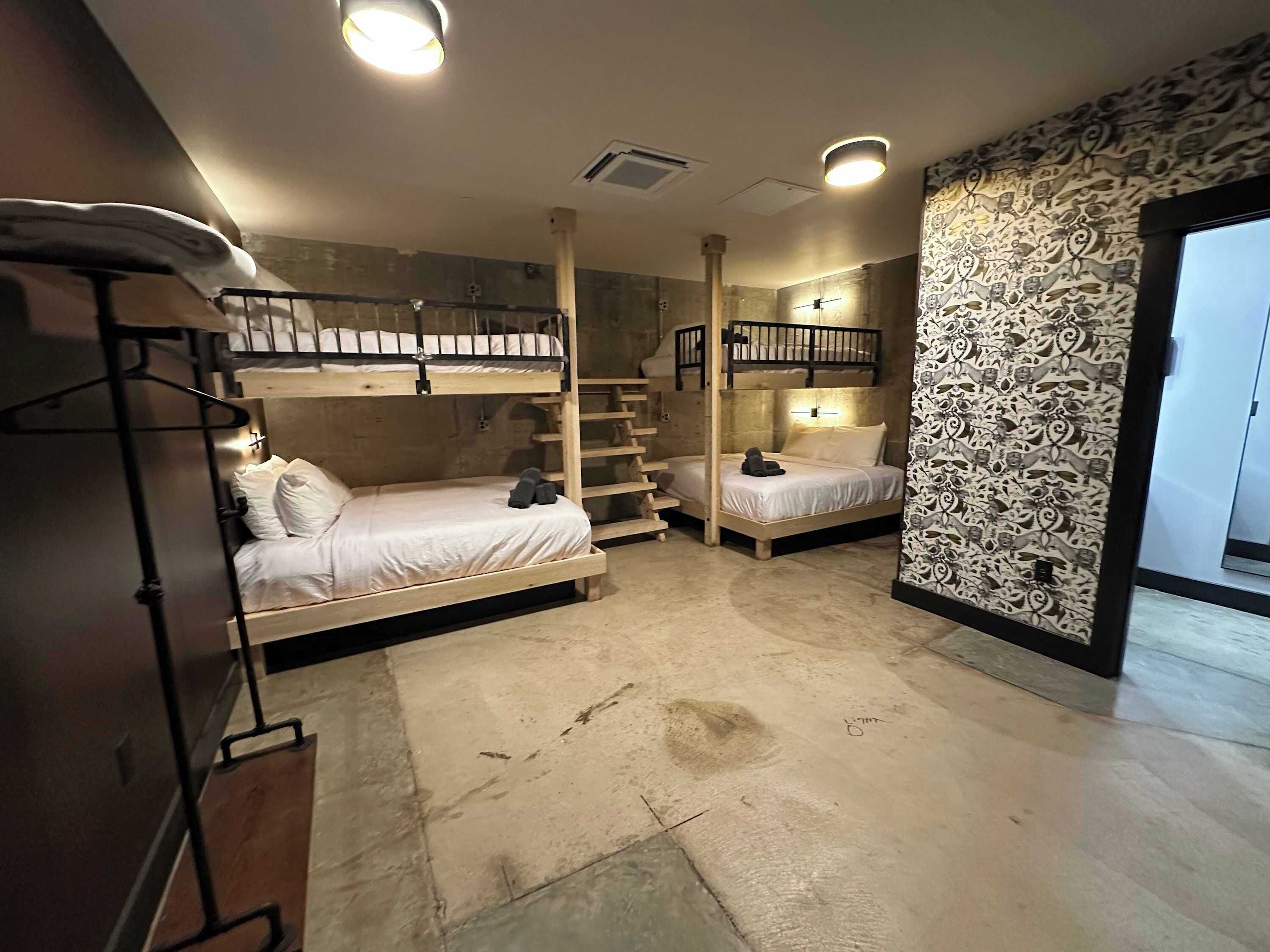 10 bedrooms, iron/ironing board, WiFi, bed sheets