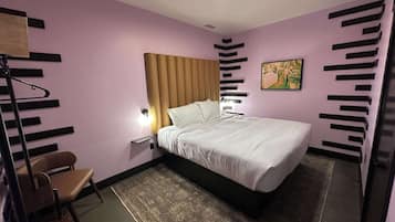 8 bedrooms, iron/ironing board, WiFi, bed sheets