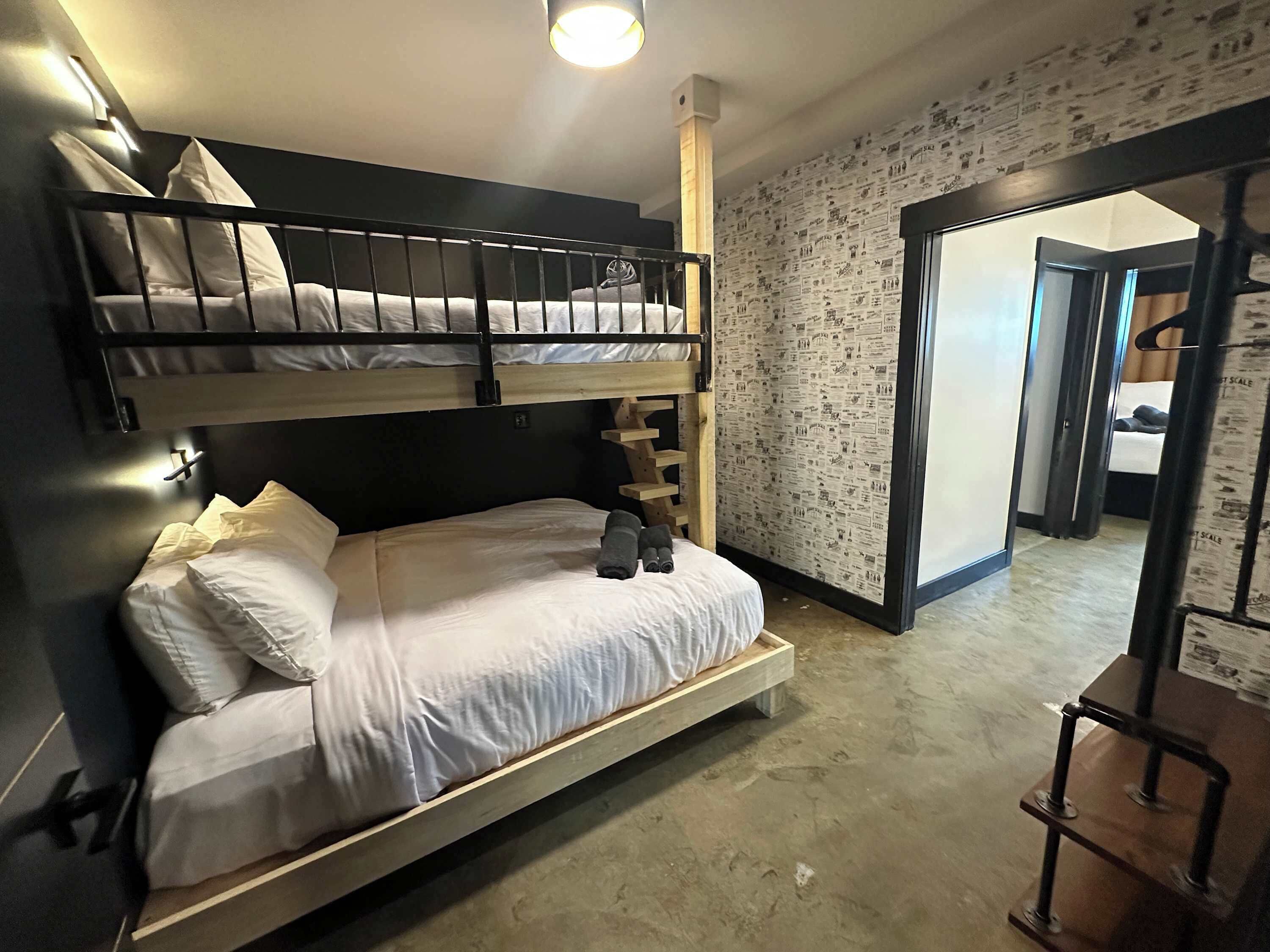 4 bedrooms, desk, iron/ironing board, WiFi