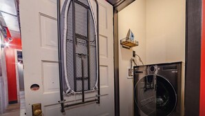 A laundry area with a washing machine and a drying rack. - Sleep12 6Beds 4BR Super Stays A12 Citation 130 (Louisville)