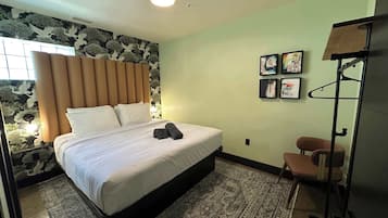4 bedrooms, iron/ironing board, WiFi, bed sheets
