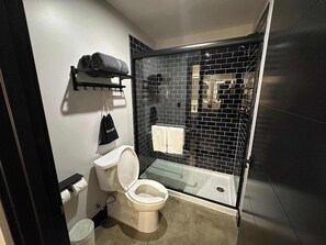 Shower - Sleep24 12Beds 8BR 4BA A12 Lower W Stakes Exacta (Louisville)