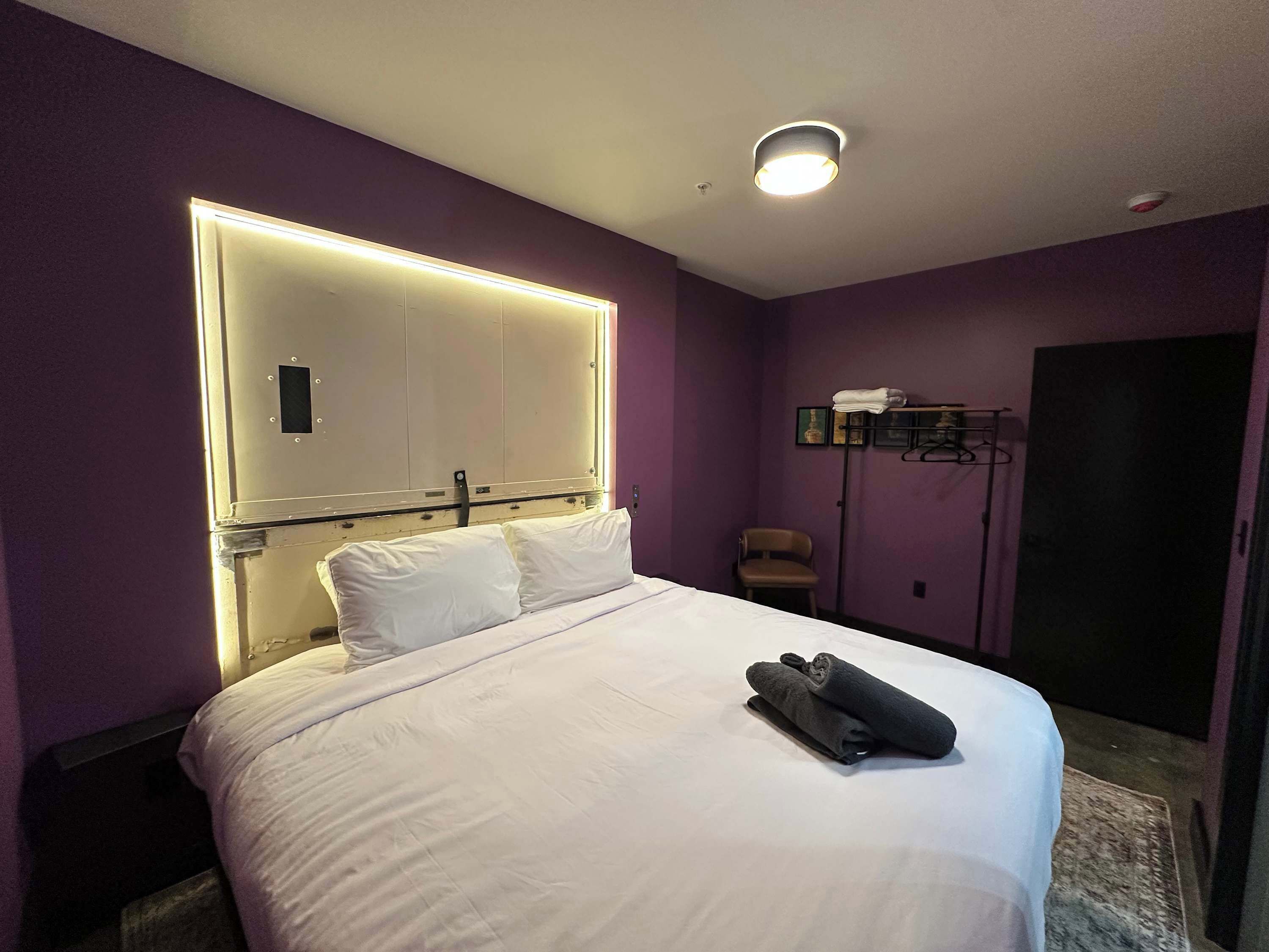 8 bedrooms, iron/ironing board, WiFi, bed sheets