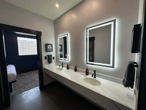 Shower, hair dryer, towels, shampoo