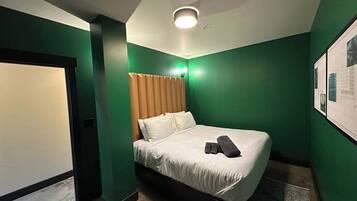 18 bedrooms, desk, iron/ironing board, WiFi
