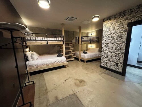 Sleep8 8Beds 1BR Super Stays A12 Gallant Fox B02