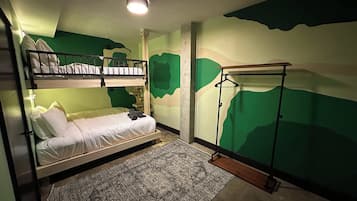 8 bedrooms, desk, iron/ironing board, WiFi