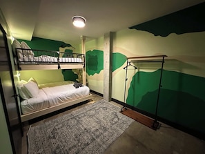 8 Schlafzimmer, Schreibtisch, Bügeleisen/Bügelbrett, WLAN