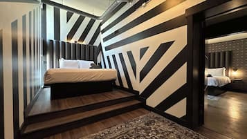 8 bedrooms, desk, iron/ironing board, WiFi