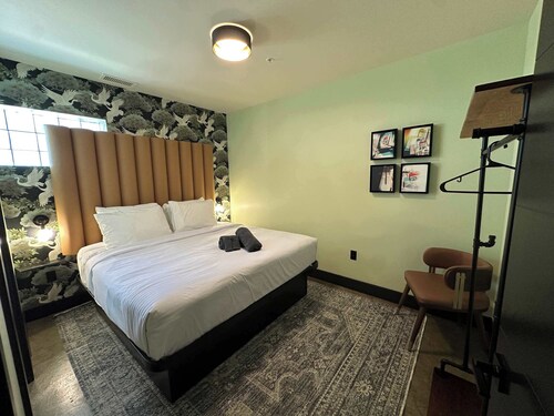 Sleep22 11Beds 8BR Super Stays A12 Low E Crown Ex