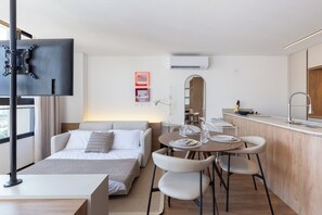 Living area - StayHome Maringá King Bed & Pool & Sauna (Maringá)
