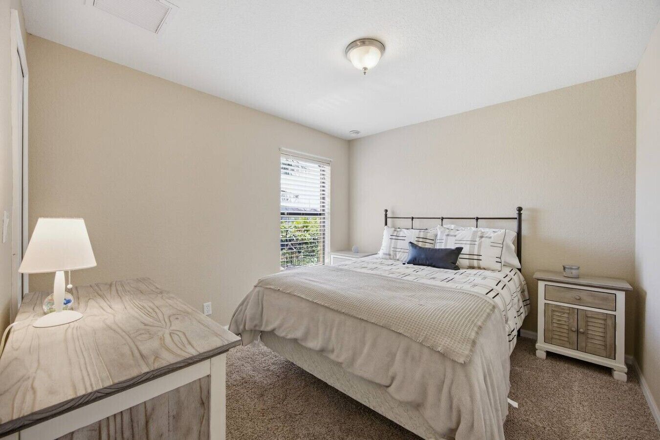4 bedrooms, desk, iron/ironing board, WiFi