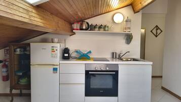 Fridge, ice maker