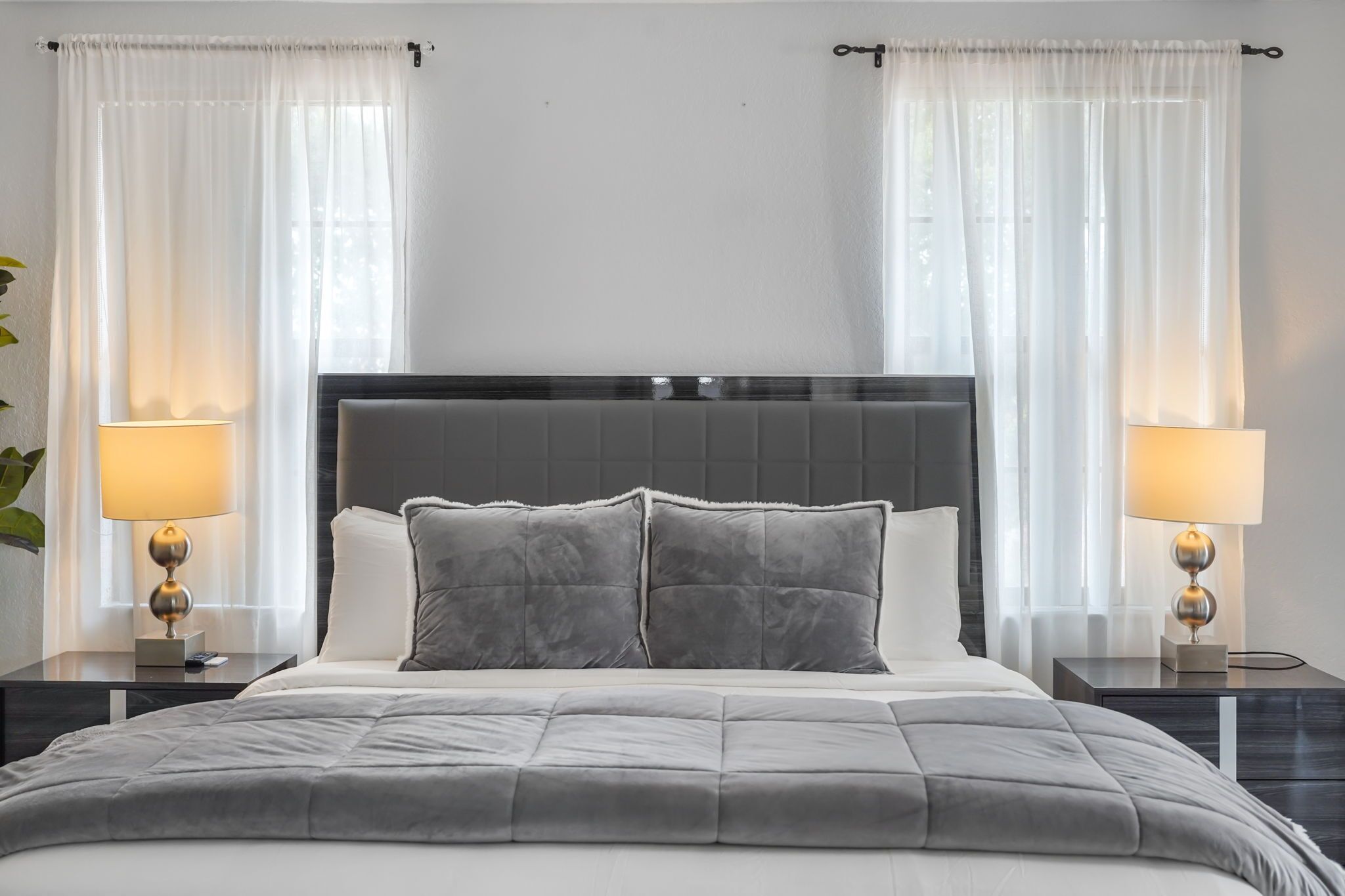 5 bedrooms, iron/ironing board, WiFi, bed sheets