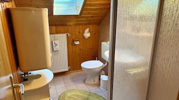 Bruser, hårtørrer, håndklæder, Toiletpapir
