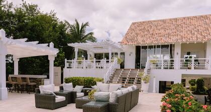 Luxury9BR Villa39 Juanillo Private Beach