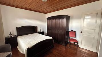 4 bedrooms, WiFi, bed sheets