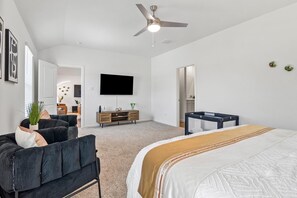 Room -     Spacious Katy TX  one story Home / 4 Bedrooms + Hot Tub (Katy)