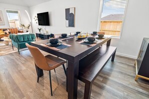 Dining -     Spacious Katy TX  one story Home / 4 Bedrooms + Hot Tub (Katy)