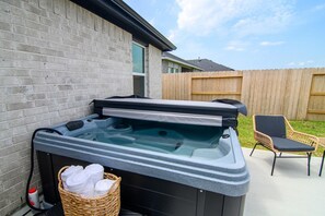Outdoor spa tub -     Spacious Katy TX  one story Home / 4 Bedrooms + Hot Tub (Katy)