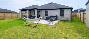 Spacious Katy TX one story Home / 4 Bedrooms + Hot Tub