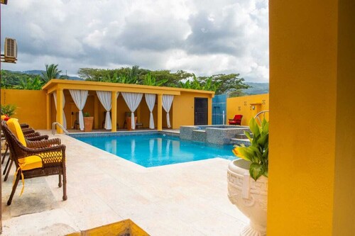 Luxury 7-Bedroom Villa Chef, Butler, Pool, Ocean Views & Premium Amenities