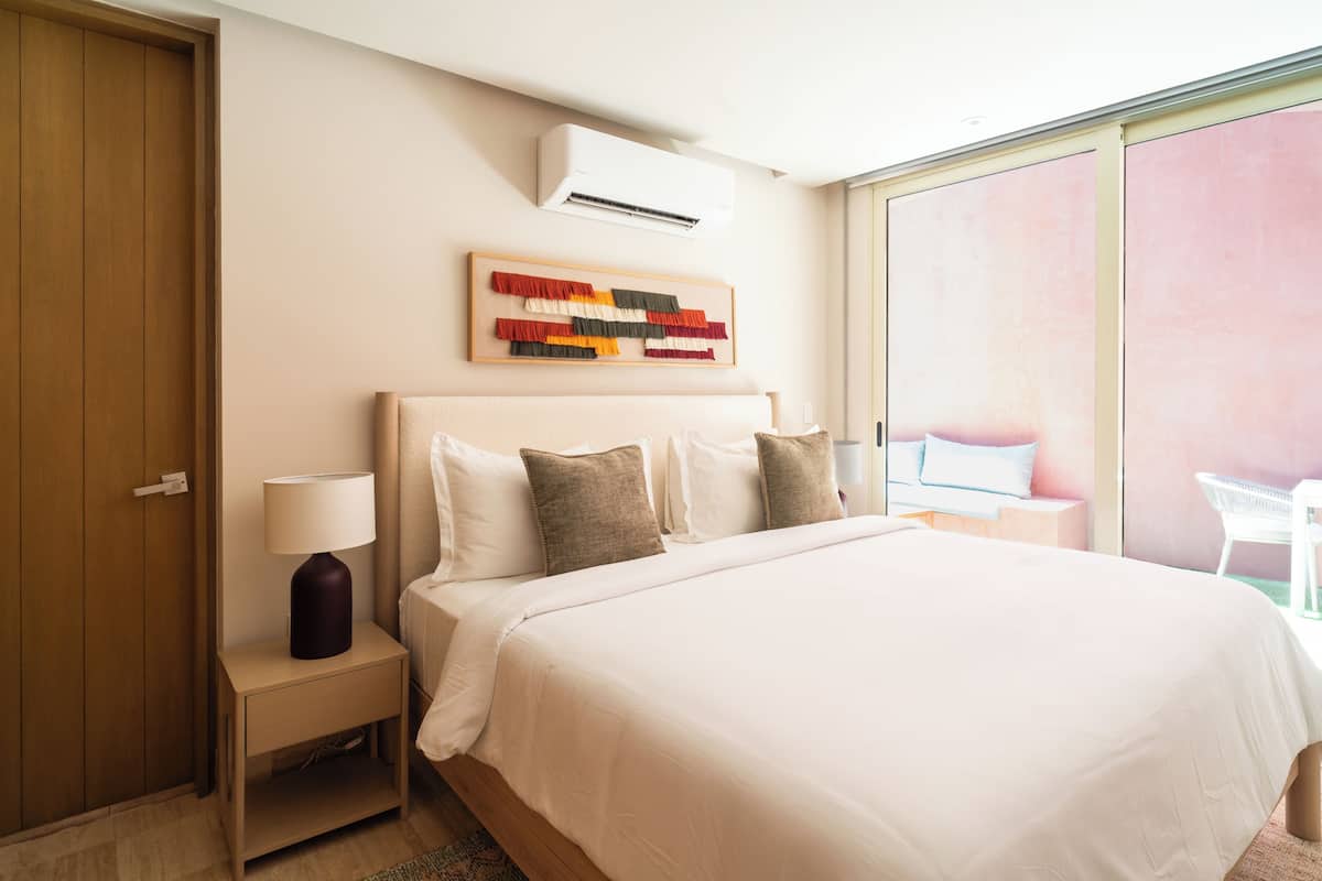 Premium bedding, in-room safe, laptop workspace, free WiFi
