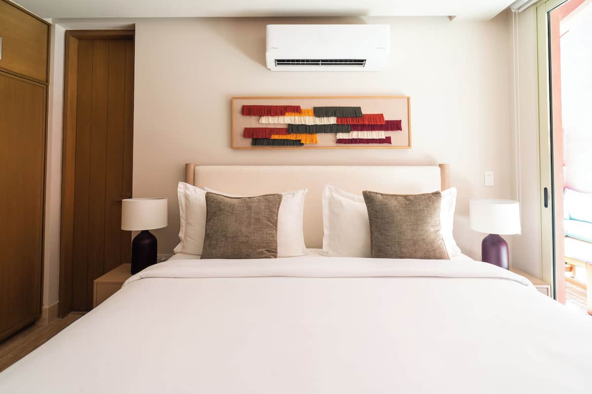 Premium bedding, in-room safe, laptop workspace, free WiFi