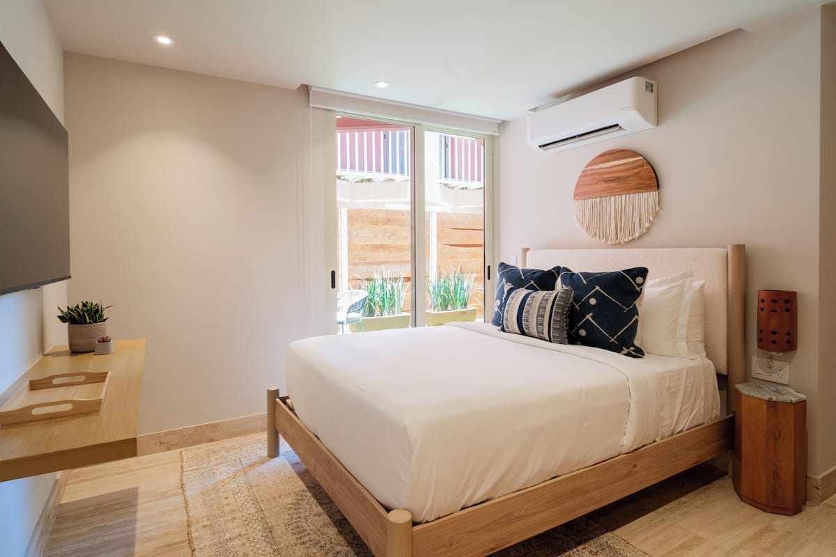 Premium bedding, in-room safe, laptop workspace, free WiFi