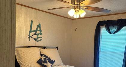 Lake Gaston Waterfront Retreat 3BR 2BA in Bracey VA
