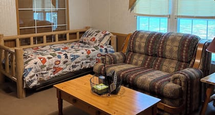 Lake Gaston Waterfront Retreat 3BR 2BA in Bracey VA