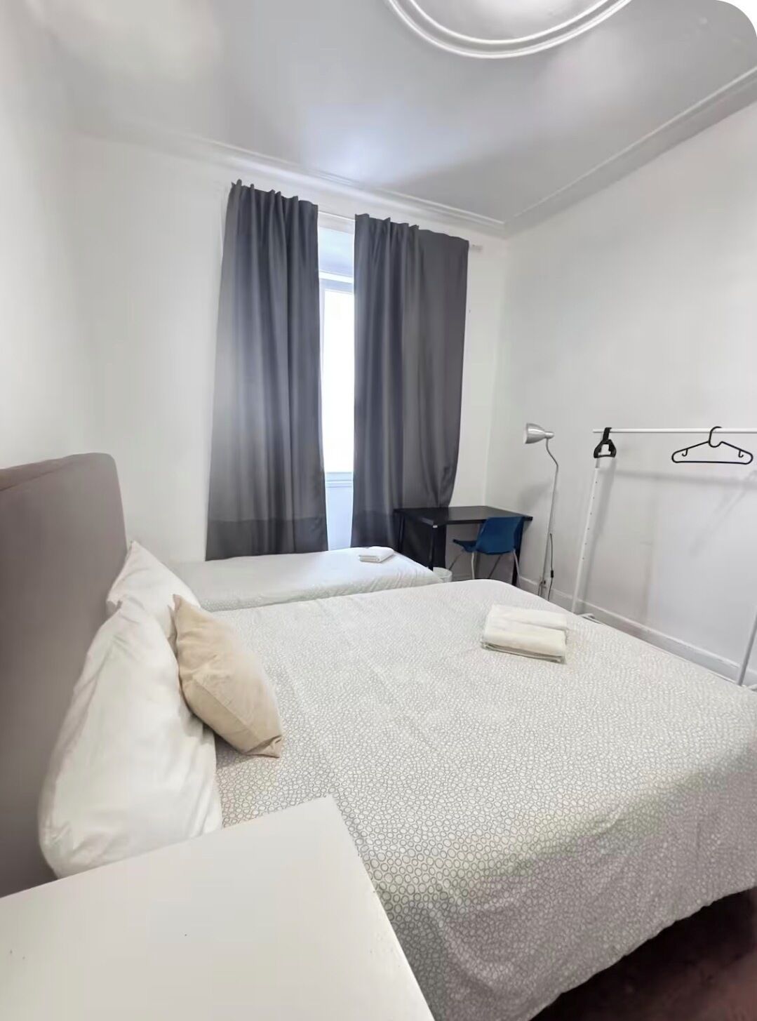 5 bedrooms, iron/ironing board, WiFi, bed sheets