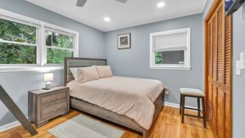 3 bedrooms, iron/ironing board, bed sheets