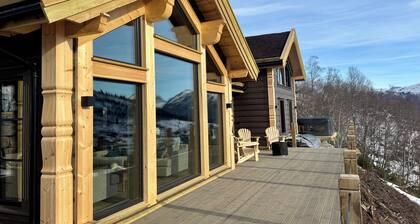 Luxurious cabin for family and friends – Ski-in/ski-out – Sunnmøre Alps – Jacuzzi