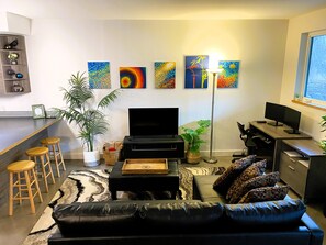 Smart TV - Close to downtown and Ridgemont trail network! (Fernie)